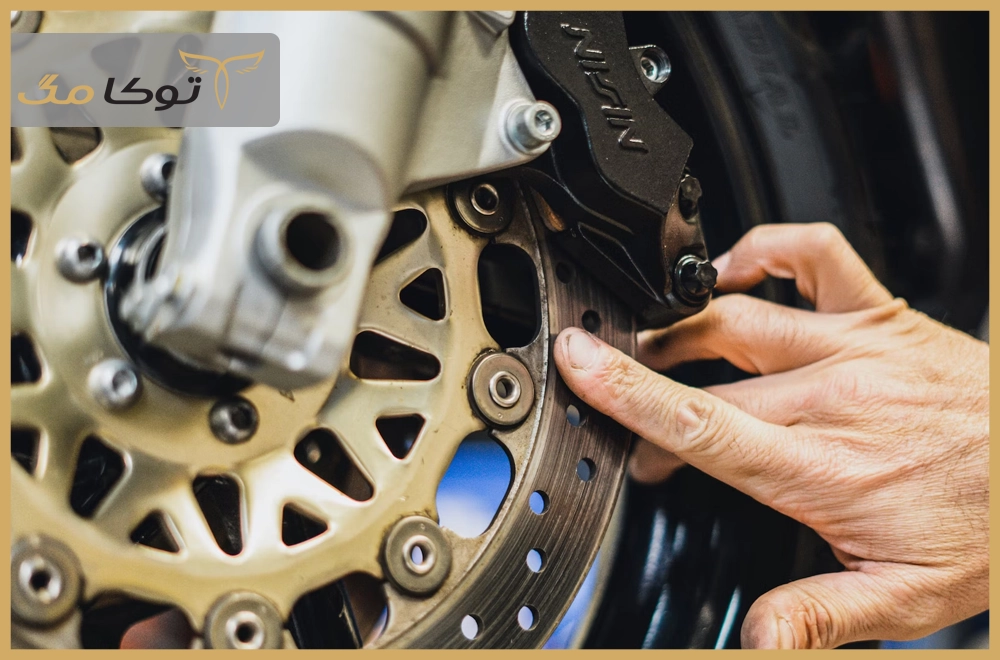 بررسی سیستم ترمز و دیسکهای موتورسیکلت