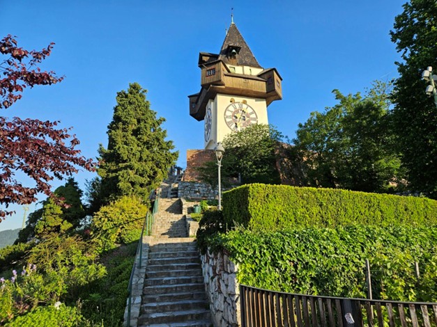 قلعه Schlossberg و برج ساعت (Uhrturm) در گراتز